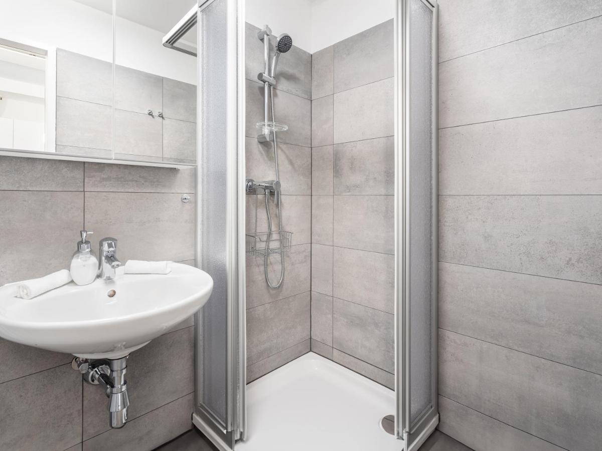 Sky9 Apartments Stadthalle Виена Екстериор снимка