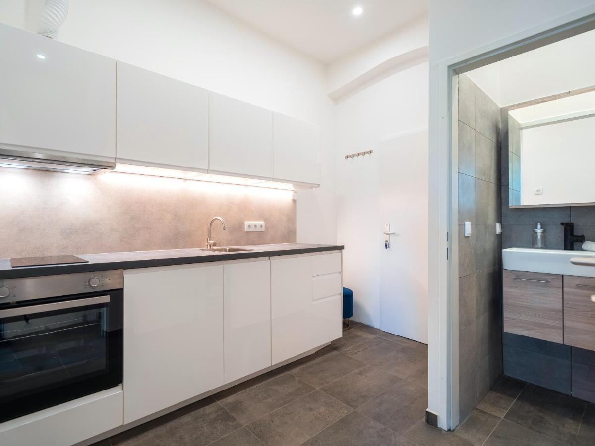 Sky9 Apartments Stadthalle Виена Екстериор снимка